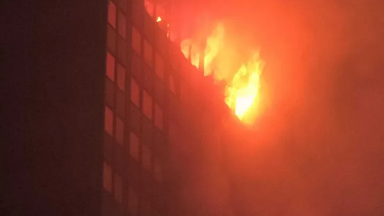 Velika fotogalerija požara Vjesnika: Plamena buktinja satima guta kat po kat