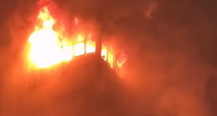 Velika fotogalerija požara Vjesnika: Plamena buktinja satima guta kat po kat