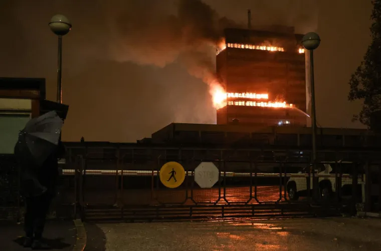 Velika fotogalerija požara Vjesnika: Plamena buktinja satima guta kat po kat