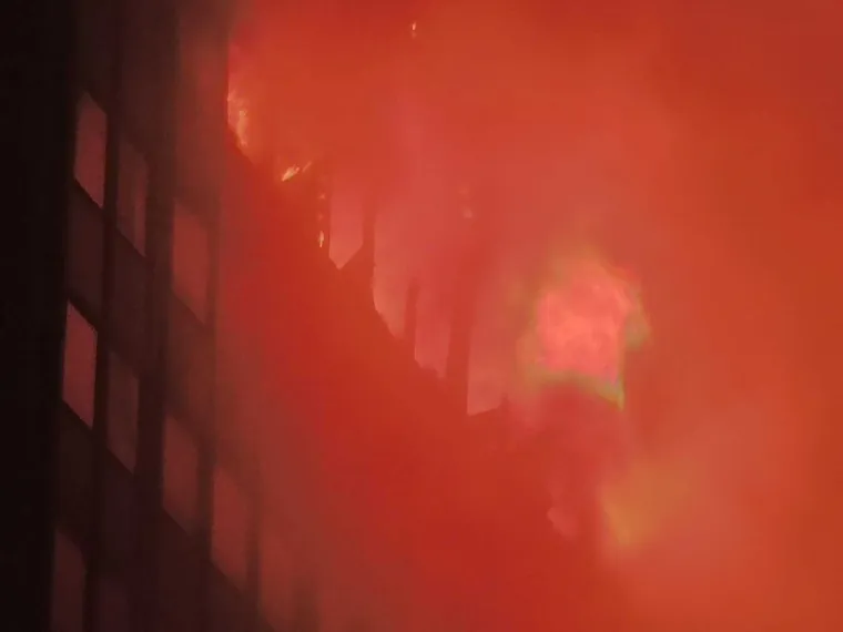 Velika fotogalerija požara Vjesnika: Plamena buktinja satima guta kat po kat