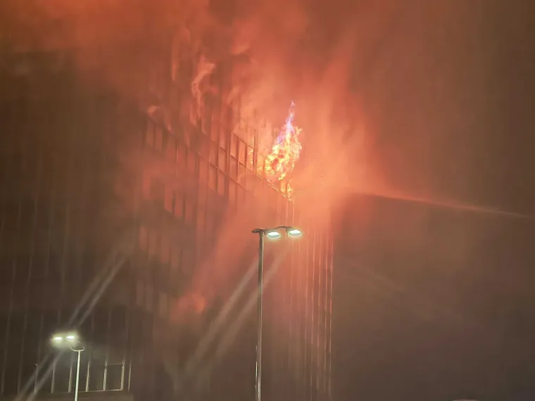 Velika fotogalerija požara Vjesnika: Plamena buktinja satima guta kat po kat