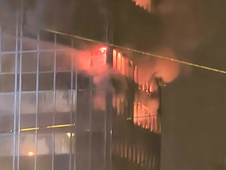 Velika fotogalerija požara Vjesnika: Plamena buktinja satima guta kat po kat