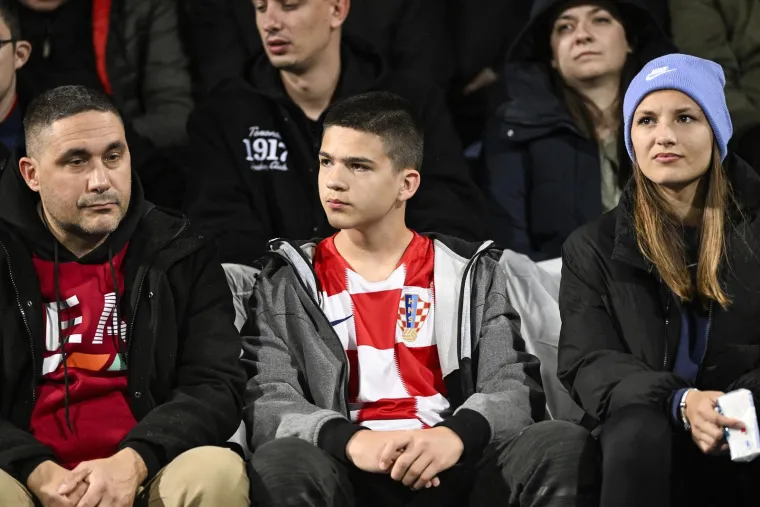 U Podgorici se spominjale 'usta&scaron;e' i 'četnici', Hrvate zamijenili s reprezentacijom Srbije!?