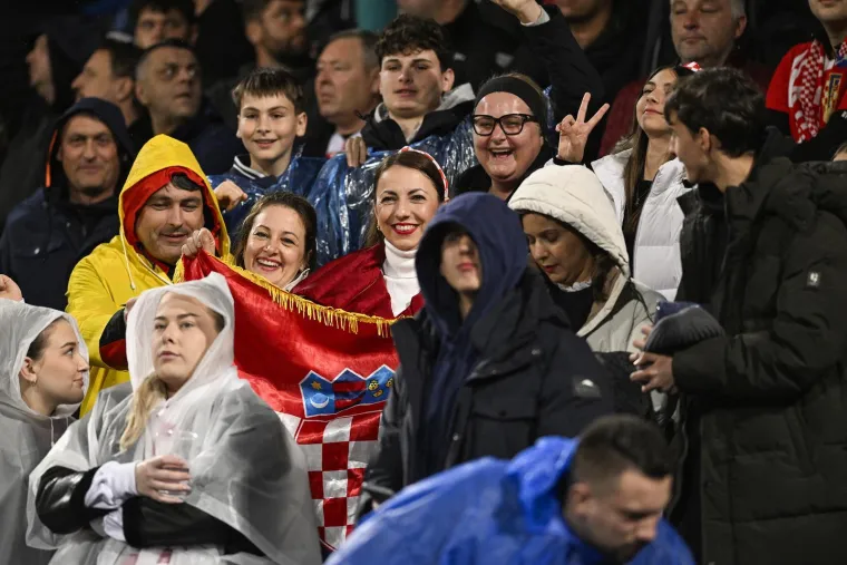 U Podgorici se spominjale 'usta&scaron;e' i 'četnici', Hrvate zamijenili s reprezentacijom Srbije!?