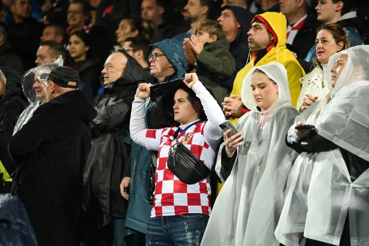 U Podgorici se spominjale 'usta&scaron;e' i 'četnici', Hrvate zamijenili s reprezentacijom Srbije!?