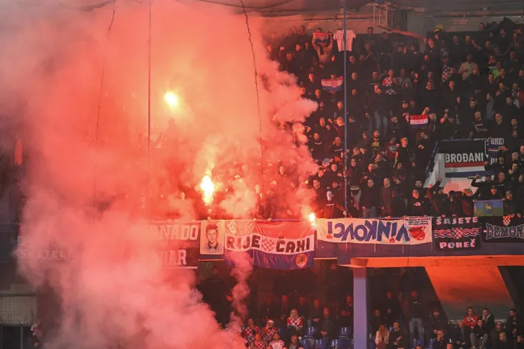 U Podgorici se spominjale 'ustaše' i 'četnici', Hrvate zamijenili s reprezentacijom Srbije!?