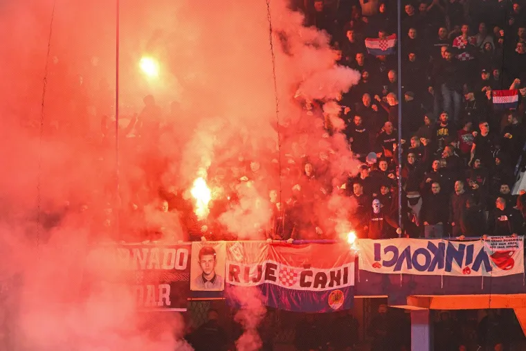 U Podgorici se spominjale 'ustaše' i 'četnici', Hrvate zamijenili s reprezentacijom Srbije!?