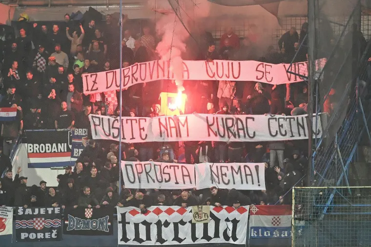 U Podgorici se spominjale 'ustaše' i 'četnici', Hrvate zamijenili s reprezentacijom Srbije!?