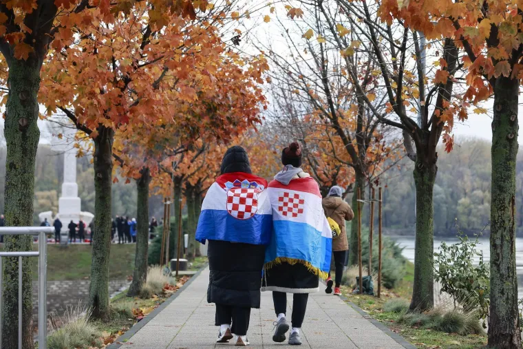 Prizori iz zraka od kojih prolaze trnci: Brat Nicoliera u Koloni sjećanja, pogledajte tko je jo&scaron; sve do&scaron;ao