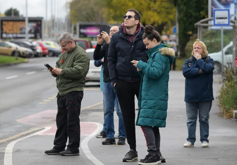 &Scaron;okirani Zagrepčani promatraju kako vatra guta zgradu Vjesnika: 'Nevjerojatno!'