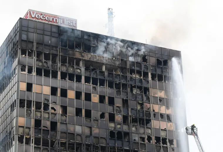 &Scaron;okirani Zagrepčani promatraju kako vatra guta zgradu Vjesnika: 'Nevjerojatno!'