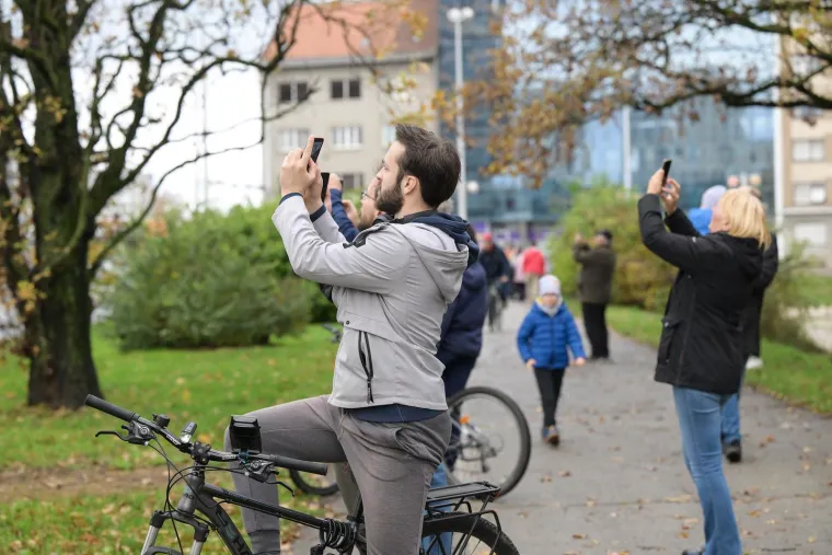 Šokirani Zagrepčani promatraju kako vatra guta zgradu Vjesnika: 'Nevjerojatno!'