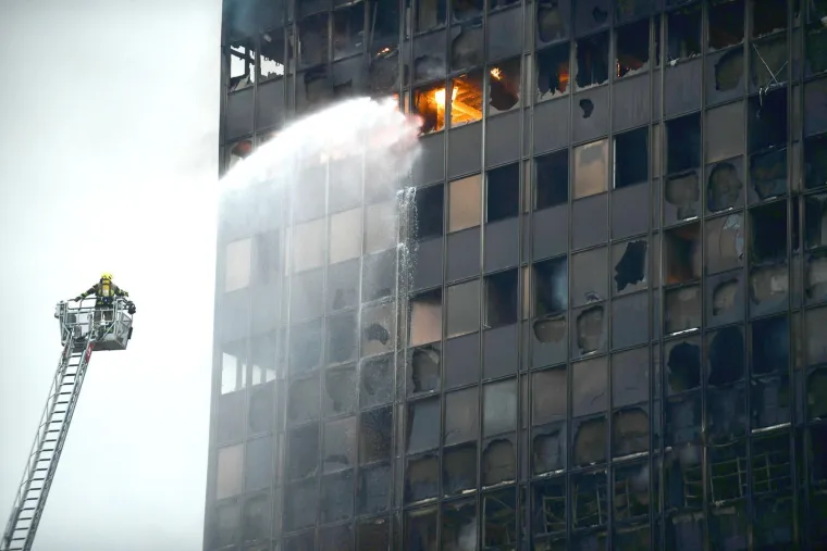 &Scaron;okirani Zagrepčani promatraju kako vatra guta zgradu Vjesnika: 'Nevjerojatno!'