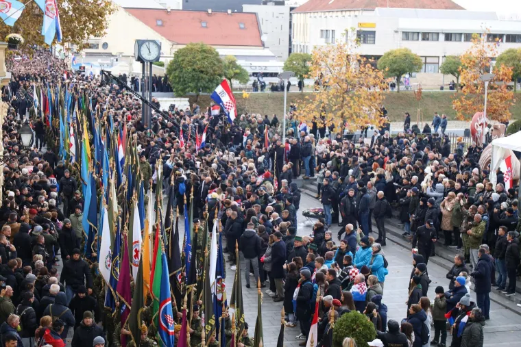 Prizori iz zraka od kojih prolaze trnci: Brat Nicoliera u Koloni sjećanja, pogledajte tko je još sve došao