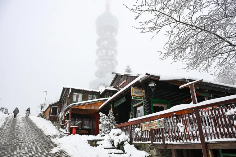 Snijeg prekrio Sljeme i stvorio pravi zimski ugođaj, građani napokon dočekali da upogone sanjke