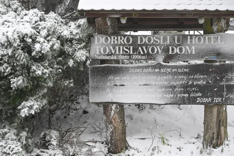 Snijeg prekrio Sljeme i stvorio pravi zimski ugođaj, građani napokon dočekali da upogone sanjke