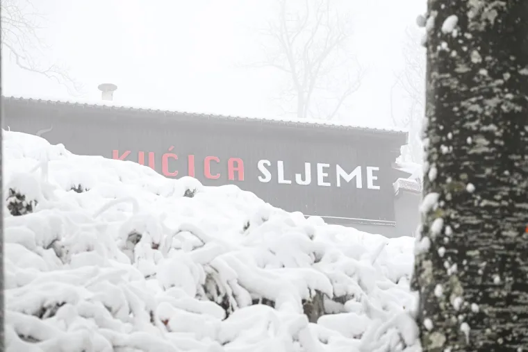 Snijeg prekrio Sljeme i stvorio pravi zimski ugođaj, građani napokon dočekali da upogone sanjke
