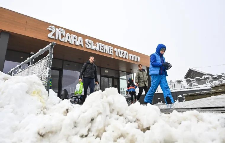 Snijeg prekrio Sljeme i stvorio pravi zimski ugođaj, građani napokon dočekali da upogone sanjke