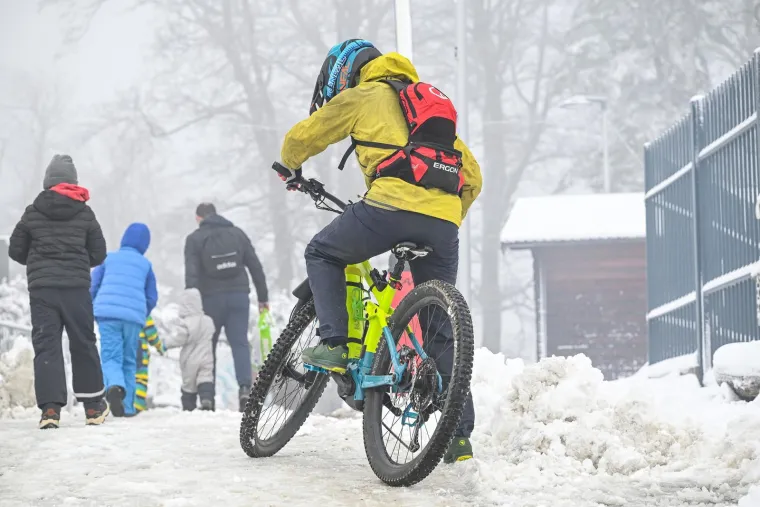 Snijeg prekrio Sljeme i stvorio pravi zimski ugođaj, građani napokon dočekali da upogone sanjke
