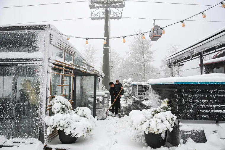 Snijeg prekrio Sljeme i stvorio pravi zimski ugođaj, građani napokon dočekali da upogone sanjke