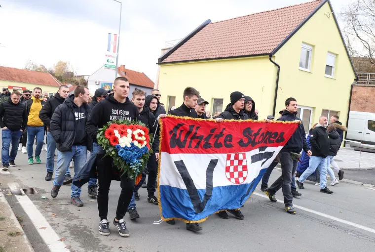 Pogledajte kako je izgledao susret inače sukobljenih navijačkih skupina u Koloni sjećanja