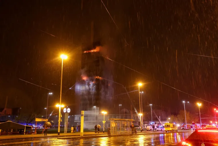 Ovo je Vjesnikov neboder danas i jučer navečer: Fotografije otkrivaju koliko je požar bio dramatičan