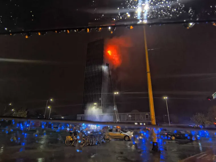 Ovo je Vjesnikov neboder danas i jučer navečer: Fotografije otkrivaju koliko je požar bio dramatičan