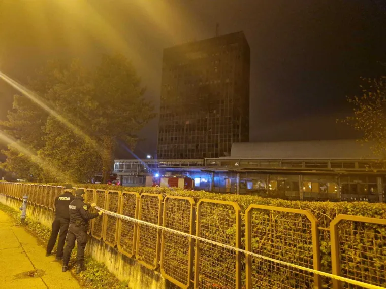 Ovo je Vjesnikov neboder danas i jučer navečer: Fotografije otkrivaju koliko je požar bio dramatičan