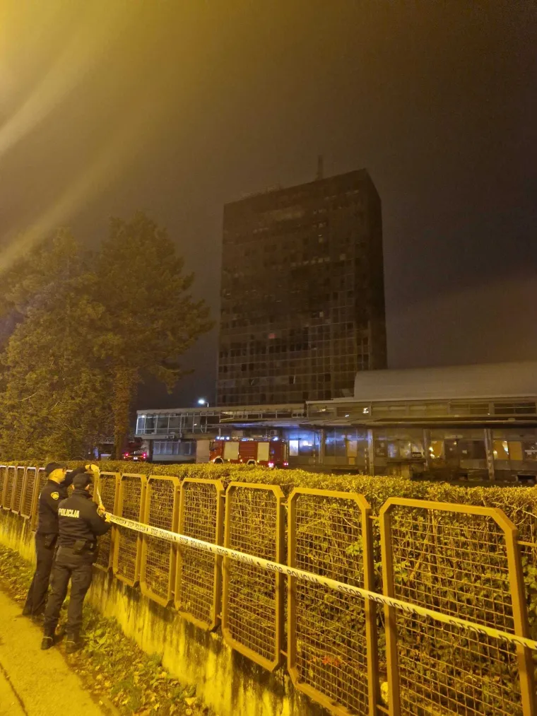 Ovo je Vjesnikov neboder danas i jučer navečer: Fotografije otkrivaju koliko je požar bio dramatičan