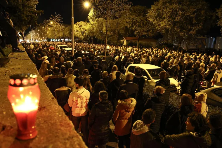 Impresivne slike iz Splita: Rijeka ljudi priključila se Torcidi u nezaboravnom mimohodu za Vukovar