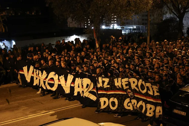 Impresivne slike iz Splita: Rijeka ljudi priključila se Torcidi u nezaboravnom mimohodu za Vukovar