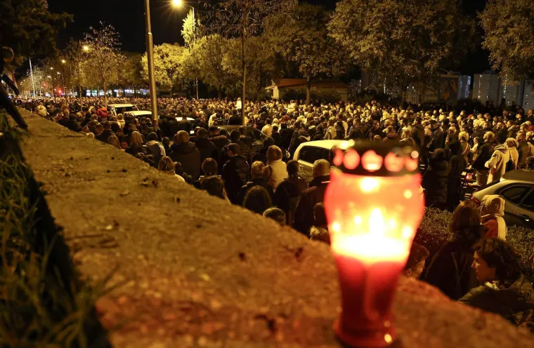 Impresivne slike iz Splita: Rijeka ljudi priključila se Torcidi u nezaboravnom mimohodu za Vukovar