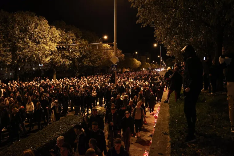 Impresivne slike iz Splita: Rijeka ljudi priključila se Torcidi u nezaboravnom mimohodu za Vukovar