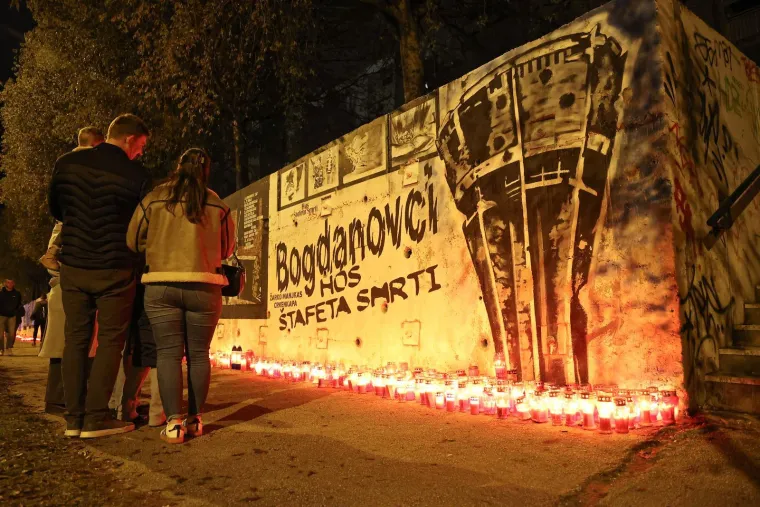 Impresivne slike iz Splita: Rijeka ljudi priključila se Torcidi u nezaboravnom mimohodu za Vukovar