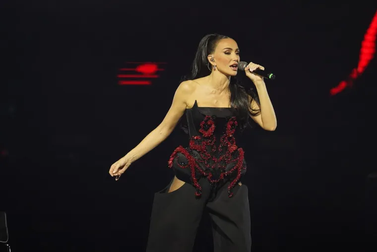 Elita u publici! Pogledajte koga je sve Emina okupila na svom spektakularnom koncertu