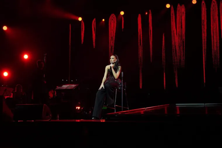 Elita u publici! Pogledajte koga je sve Emina okupila na svom spektakularnom koncertu