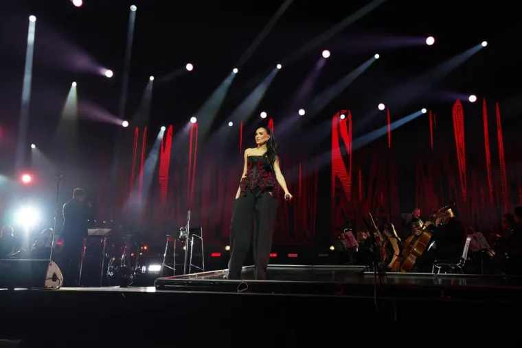 Elita u publici! Pogledajte koga je sve Emina okupila na svom spektakularnom koncertu