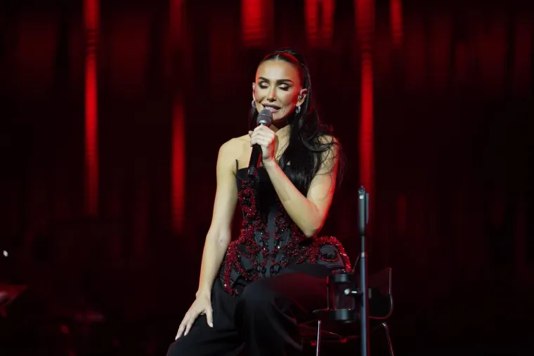 Elita u publici! Pogledajte koga je sve Emina okupila na svom spektakularnom koncertu