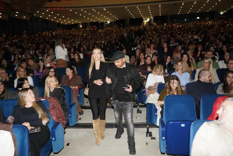 Elita u publici! Pogledajte koga je sve Emina okupila na svom spektakularnom koncertu