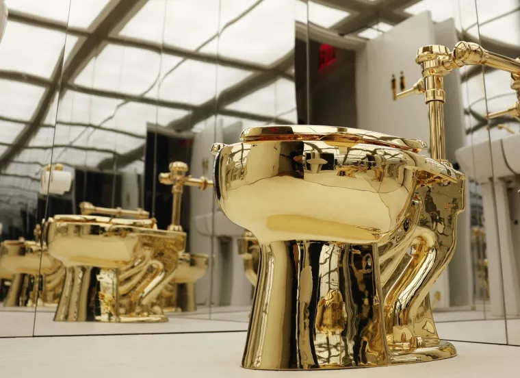 WC &scaron;koljka od 100 kilograma zlata prodana na dražbi: Otkriveno za koju cijenu