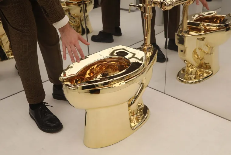 WC &scaron;koljka od 100 kilograma zlata prodana na dražbi: Otkriveno za koju cijenu