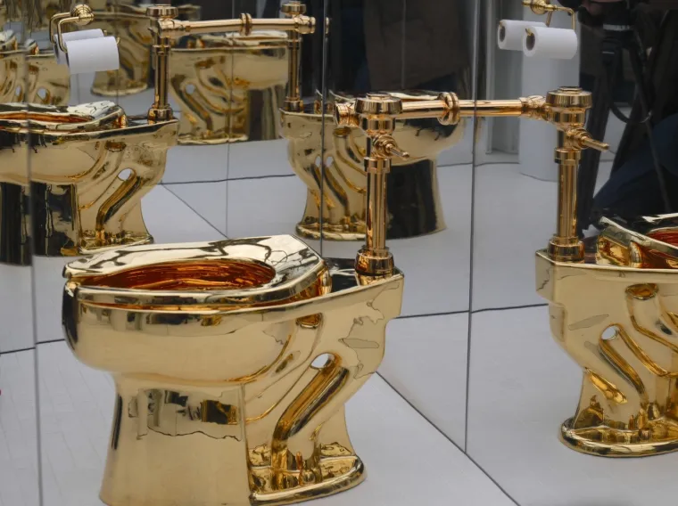 WC &scaron;koljka od 100 kilograma zlata prodana na dražbi: Otkriveno za koju cijenu