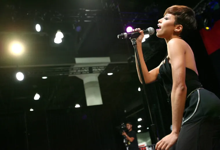 Slavna pjevačica na nezapamćenom udaru zbog detalja na sebi: 'Sramota, izgledaš kao prostitutka'