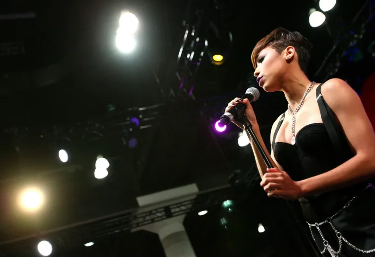 Slavna pjevačica na nezapamćenom udaru zbog detalja na sebi: 'Sramota, izgledaš kao prostitutka'