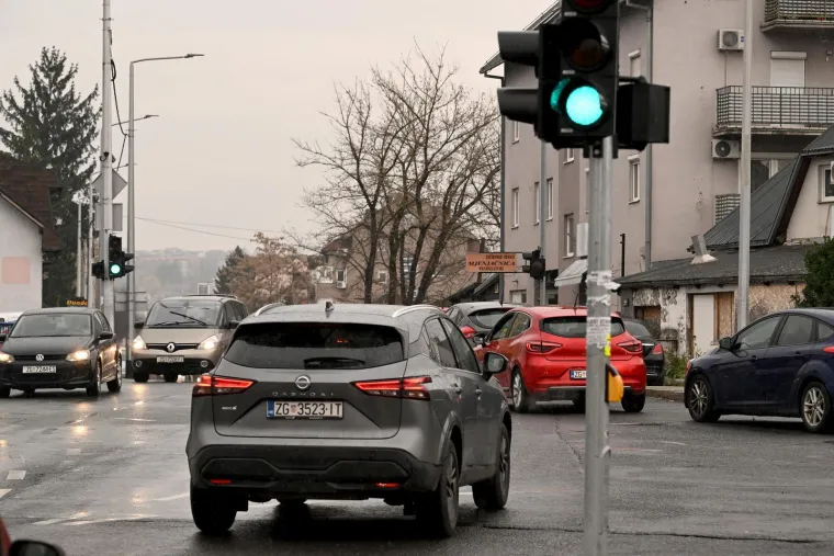 Kašnjenja, zastoji i tanki živci: U Zagrebu i dalje prometni kaos, ovako izgledaju ulice danas