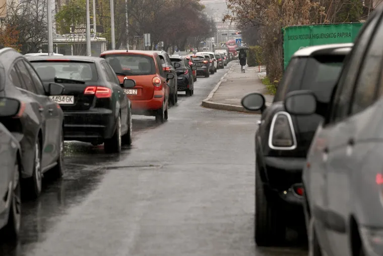 Kašnjenja, zastoji i tanki živci: U Zagrebu i dalje prometni kaos, ovako izgledaju ulice danas