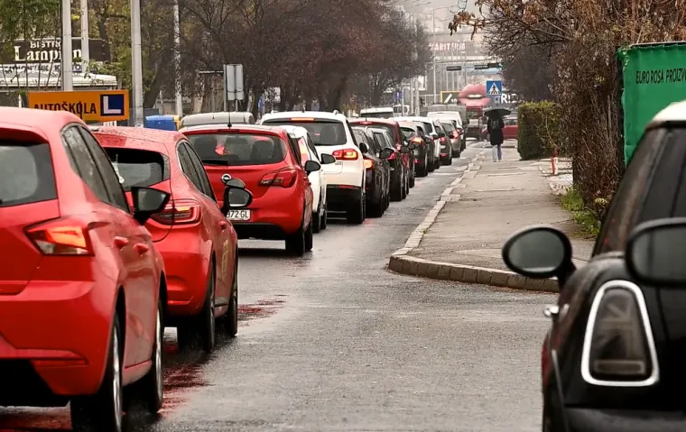 Kašnjenja, zastoji i tanki živci: U Zagrebu i dalje prometni kaos, ovako izgledaju ulice danas