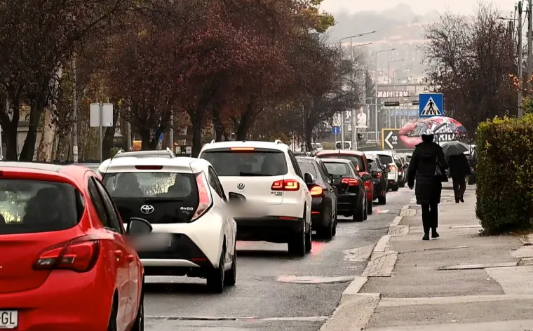 Kašnjenja, zastoji i tanki živci: U Zagrebu i dalje prometni kaos, ovako izgledaju ulice danas