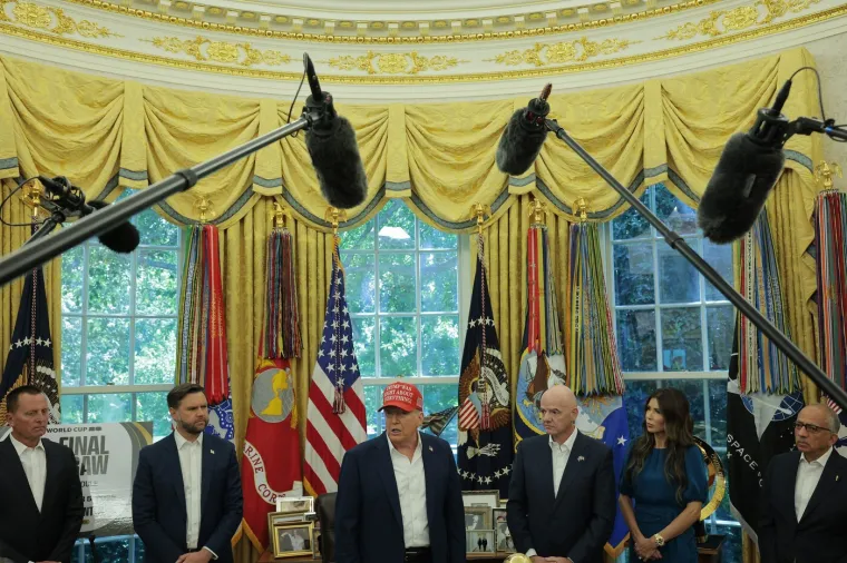 Kamere sve uhvatile: Ronaldov neugodnjak na večeri s Trumpom, Melania nije skidala pogled s njega