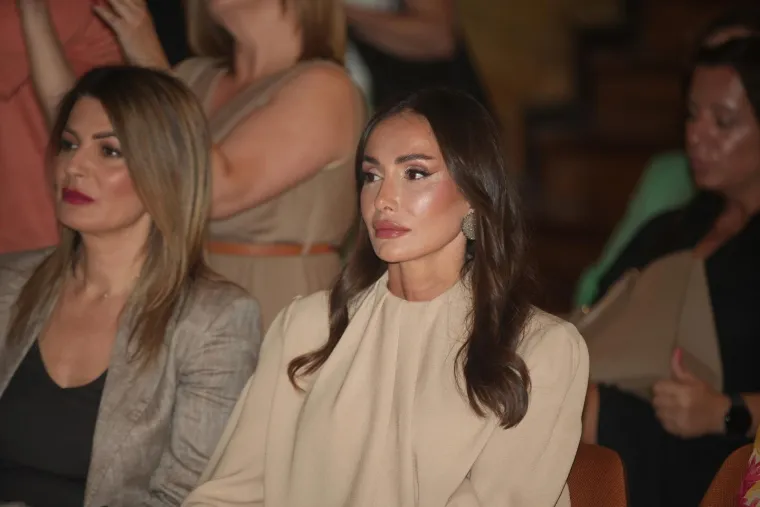 Zovu je najljepšom Srpkinjom, a zahvate krije 'kao zmija noge': Kako izgleda Emina Jahović?